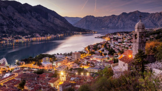 Вид на ночной Котор, Черногория. Фото @Shutterstock