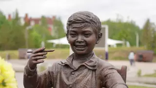 Памятник герою фильма "Меня зовут Кожа" открыли в Нур-Султане