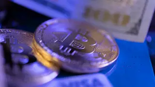 Цена биткоина упала ниже 30 тысяч долларов