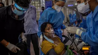 Рекордный за месяц показатель заболевания COVID-19 зафиксировали в Индии