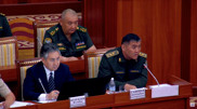 "Я тебе руку сломаю": перепалку главы ГКНБ Кыргызстана с депутатом сняли на видео