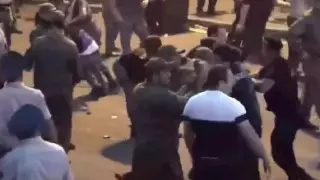 В Ереване полиция впервые применила светошумовые гранаты против протестующих