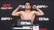 Боец казахстанской команды одержал шестую победу в UFC