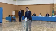 Спикер Мажилиса Кошанов проголосовал на референдуме