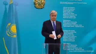 Президент Токаев проголосовал на референдуме
