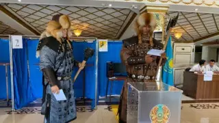 Референдум: казахские "батыры" пришли голосовать в Шымкенте