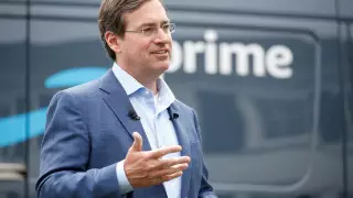 Руководитель Amazon подал в отставку после 23 лет работы