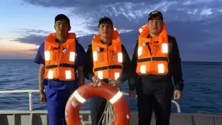 Пограничники спасли в Каспии тонущего человека в двух километрах от берега