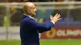 Тренер сборной Казахстана станцевал в раздевалке после победы в Лиге наций