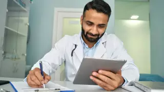 Около 200 индийских студентов могут перевести из Украины в Казахстан