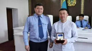 Астанчанина наградили за помощь в задержании грабителя