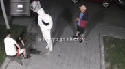 Избиение во дворе дома: полиция ищет нападавших в Алматинской области