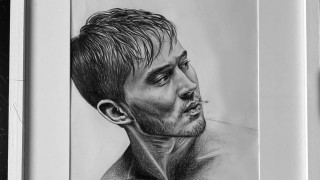 Художница нарисовала черно-белые портреты казахстанских знаменитостей