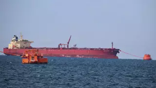 Работу двух причалов КТК приостановят на 10 дней