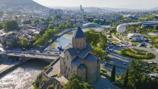 Грузия отменила ковидные ограничения для туристов