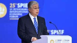 Президент Токаев отказался от орденов