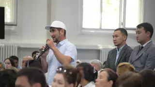 Новый аким Алматинской области встретился с жителями двух районов