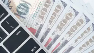 Доллар подорожал на бирже и в обменных пунктах