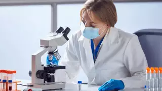 Женщины в науке получают меньше признания за свой вклад - исследование