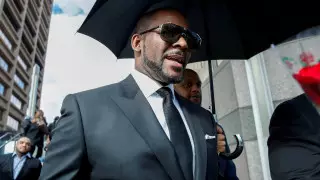 Рэперу R. Kelly грозит 10 лет тюрьмы за многочисленные изнасилования
