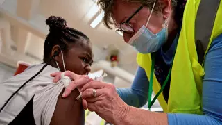 Pfizer подписала с правительством США новую сделку по вакцинации