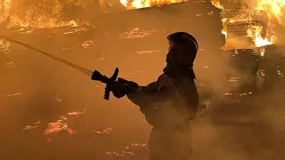 Строительный рынок загорелся ночью в Алматы