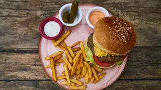 Как побороть зависимость от фастфуда, рассказала врач