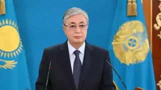 "Похоже на последнее предупреждение". Эксперты о выступлении Токаева в правительстве