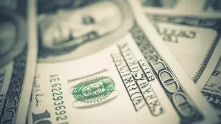 Установлен официальный курс доллара и рубля на выходные