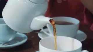 Названа опасность употребления горячих напитков в жару