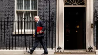 Кандидаты на пост премьера Британии отказались брать на работу Джонсона
