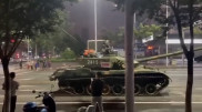 Власти Китая развернули танки против протестующих