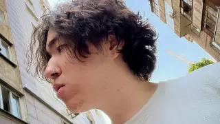 Известный певец представил необычную версию "Ұйқым келмейді"