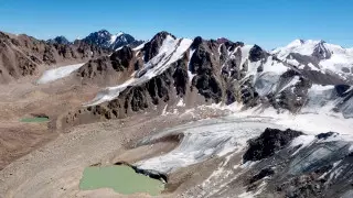 Опасность прорыва сохраняется: аким Алматы и глава МЧС проверили моренные озера в горах