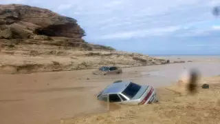 Автомобили "затонули" из-за обильных осадков в Мангистау