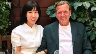 Жена Герхарда Шредера раскрыла цель его визита в Москву