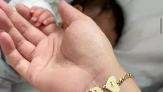 Жания Джуринская показала новорожденную дочь