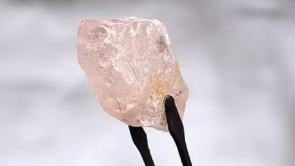 Самый крупный розовый алмаз за 300 лет нашли в Анголе