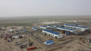 В Атырау ликвидируют последствия непогоды на нефтеперерабатывающей станции