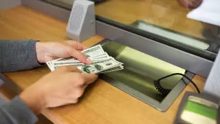 Спрос на доллары и рубли резко сократился в Казахстане