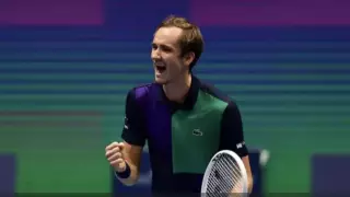 Медведев стал последним полуфиналистом турнира в Астане