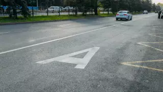 Досаев пообещал пересмотреть схемы "выделенок" для автобусов в Алматы