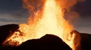 Извержение вулкана вблизи аэропорта началось в Исландии