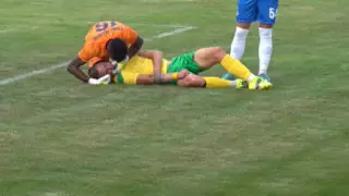 Футболист попал в больницу после столкновения с вратарем