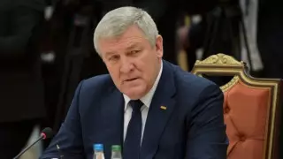 Бывшему главе минобороны Украины предъявили обвинения