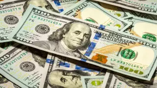 Названы официальные курсы доллара и рубля на 10 августа