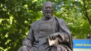 От Парижа до Сеула: где можно встретить памятники Абаю