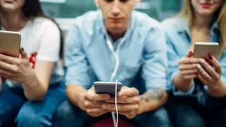 Вайб, кринж и рофл: на каком языке говорит казахстанская молодежь