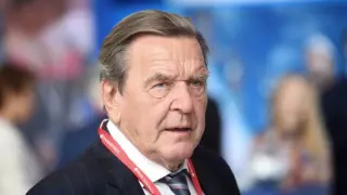 Экс-канцлер Германии подал в суд на парламент из-за лишения привилегий