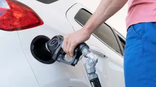 Эксперты раскрыли способы недолива топлива на АЗС